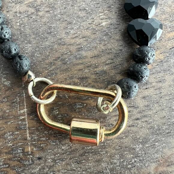 Black beaded necklace with gold tone pendant - Picture 3 of 4